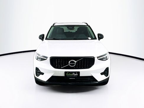 Used 2024 Volvo XC40 B5 Plus w/ Climate Package image 2
