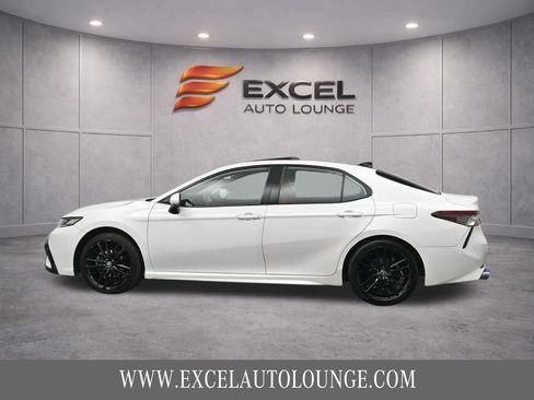 Used 2023 Toyota Camry XSE image 3