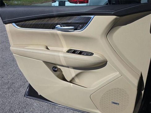 Used 2018 Cadillac XT5 FWD image 15