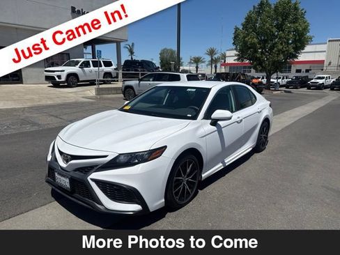 Used 2021 Toyota Camry SE w/ Convenience Package FWD image 1