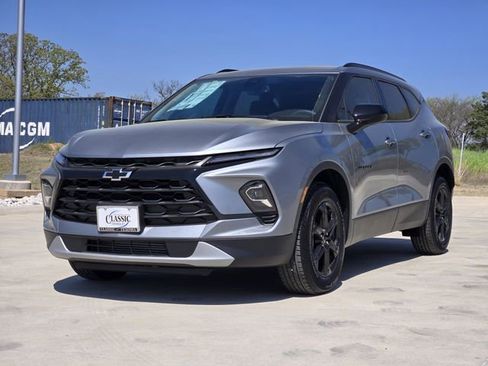 New 2025 Chevrolet Blazer LT w/ Convenience Package AWD/4WD image 3