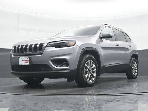 Used 2019 Jeep Cherokee Latitude Plus AWD/4WD image 25