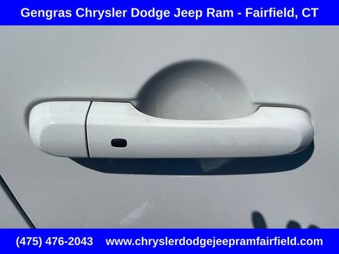 Used 2017 Jeep Renegade Altitude AWD/4WD image 11
