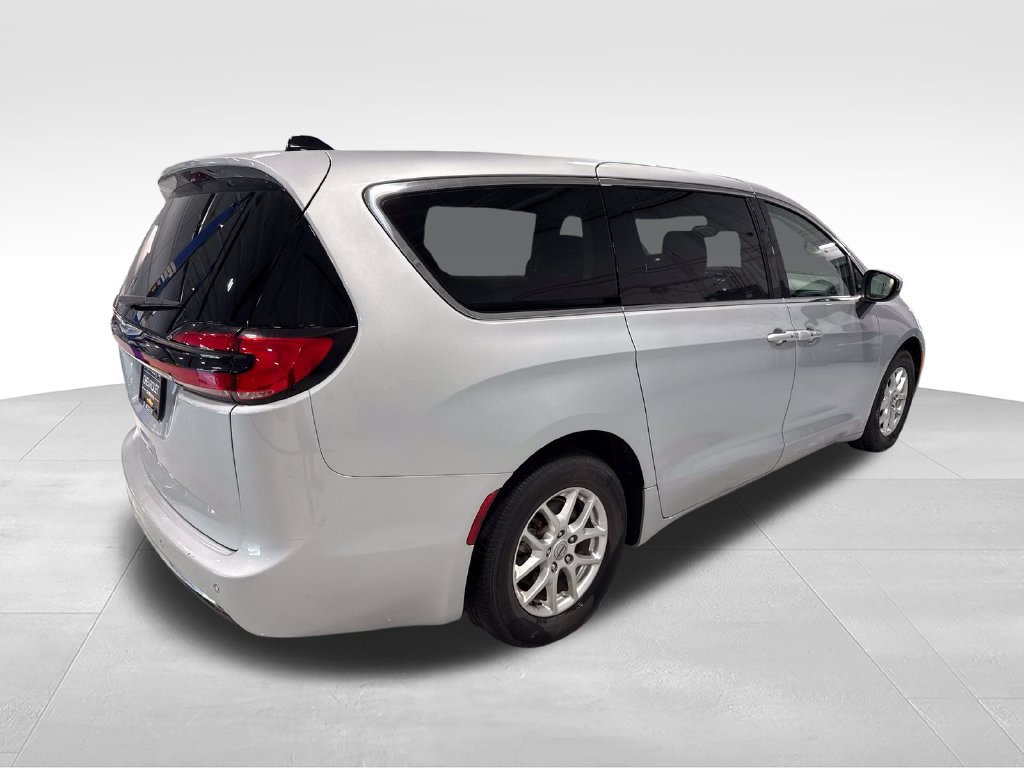 Used 2023 Chrysler Pacifica Touring-L FWD image 52