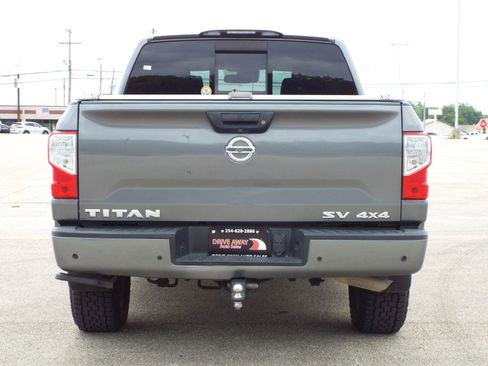Used 2021 Nissan Titan SV w/ SV Convenience Package AWD/4WD image 7