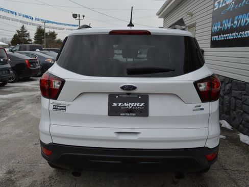 Used 2019 Ford Escape SE image 4