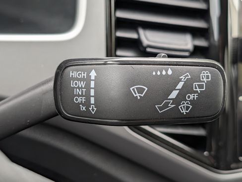 Certified 2023 Volkswagen Atlas SE AWD/4WD image 33