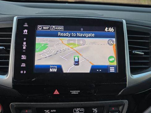 Used 2018 Honda Pilot Touring image 21