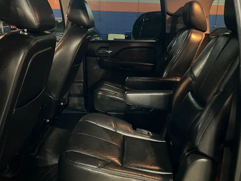 Used 2012 GMC Yukon XL SLT w/ SLT Chrome Package image 13