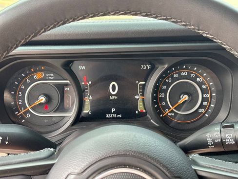 Used 2025 Jeep Wrangler Unlimited Rubicon AWD/4WD image 47