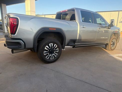 Used 2025 GMC Sierra 2500 Denali Ultimate AWD/4WD image 3