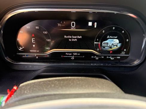 Used 2023 GMC Yukon SLT RWD image 4