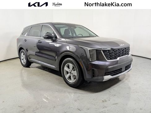 Used 2025 Kia Sorento LX image 1