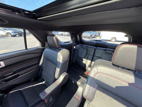 Used 2023 Ford Explorer ST-Line w/ Class IV Trailer Tow Package image 8
