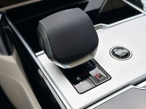 Used 2025 Land Rover Range Rover SE AWD/4WD image 30