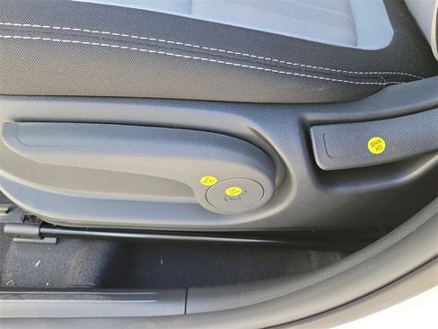 New 2025 Hyundai Venue SEL image 21