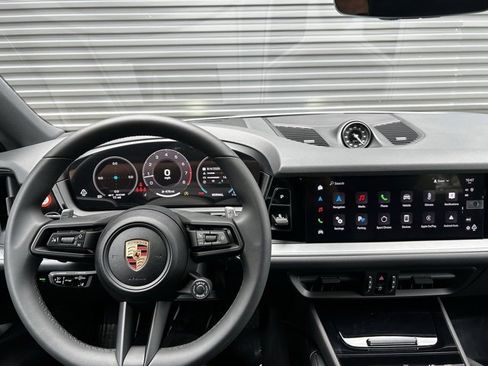 Certified 2025 Porsche Cayenne Coupe image 16