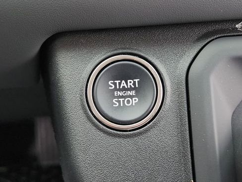 Used 2025 Land Rover Defender 110 X-Dynamic SE AWD/4WD image 19
