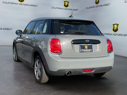 Used 2019 MINI Cooper 4-Door Hardtop w/ Storage Package FWD image 7