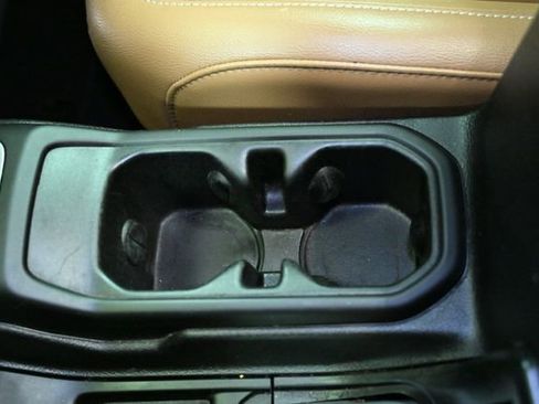 Used 2020 Jeep Wrangler Unlimited Sahara image 27