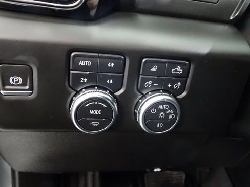 Certified 2024 GMC Sierra 1500 AT4 w/ AT4 Preferred Package image 11