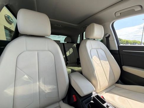 Used 2020 Audi Q3 2.0T Premium w/ Convenience Package AWD/4WD image 24