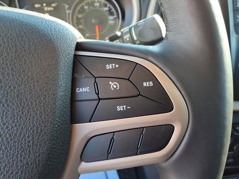 Used 2018 Jeep Cherokee Latitude w/ Cold Weather Group image 28