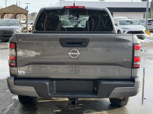 Used 2023 Nissan Frontier SV image 9