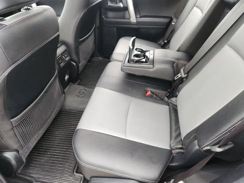 Used 2022 Toyota 4Runner SR5 Premium w/ Moonroof Package AWD/4WD image 30