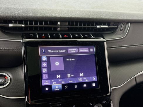 New 2025 Jeep Grand Cherokee Altitude image 9