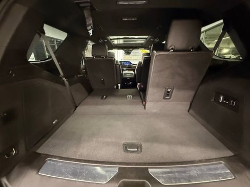 Used 2023 Cadillac Escalade Premium Luxury image 13