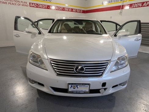 Used 2011 Lexus LS 460 AWD w/ Comfort Pkg image 10
