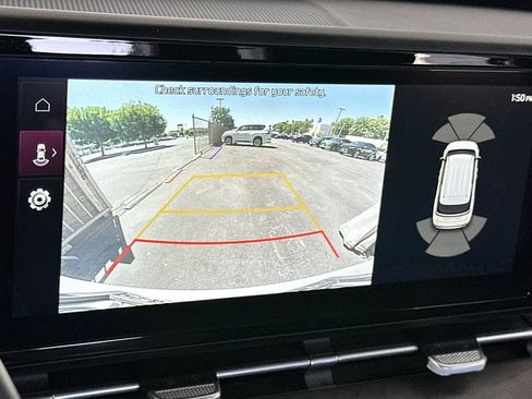 Used 2024 Kia Carnival EX FWD image 20