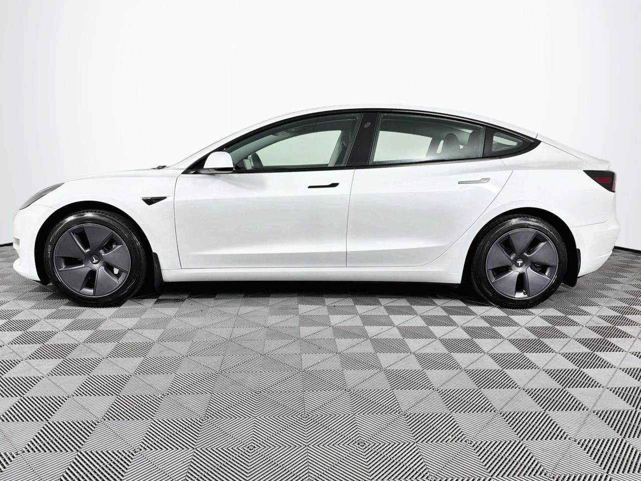 Used 2022 Tesla Model 3 RWD image 7