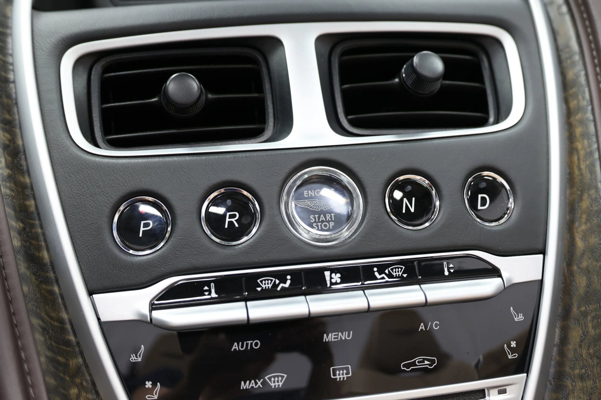 Used 2019 Aston Martin DB11 Volante RWD image 43