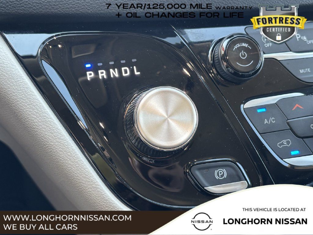 Used 2023 Chrysler Pacifica Touring-L FWD image 15