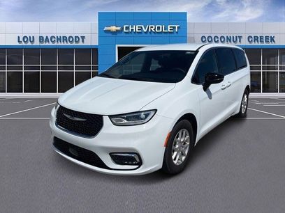 Used 2024 Chrysler Pacifica Touring