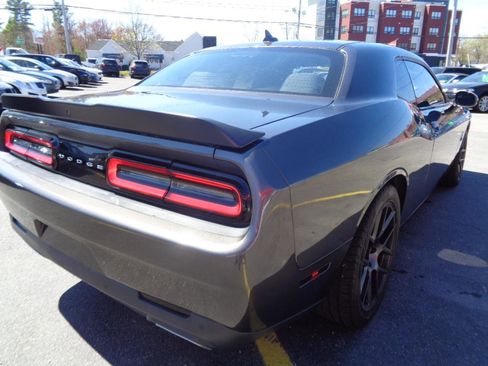 Used 2016 Dodge Challenger R/T Scat Pack RWD image 19