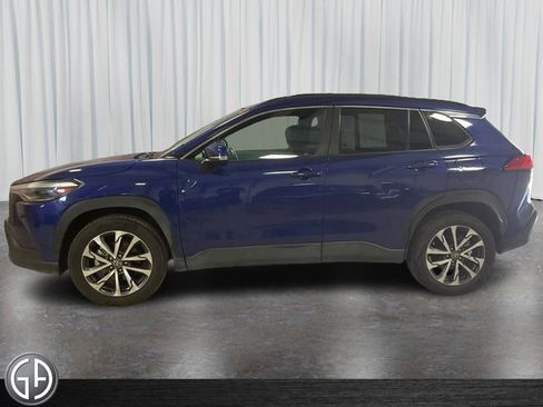 Used 2023 Toyota Corolla Cross XLE image 8