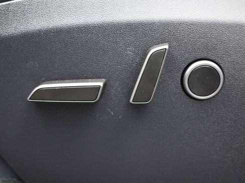 Used 2025 Tesla Model Y Long Range RWD image 11