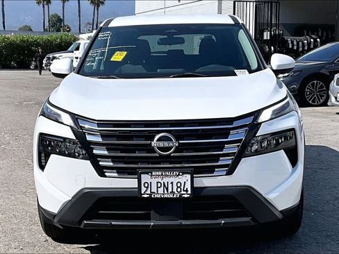 Used 2024 Nissan Rogue SV AWD/4WD image 2