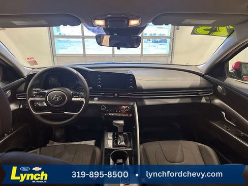 Used 2023 Hyundai Elantra Blue image 8