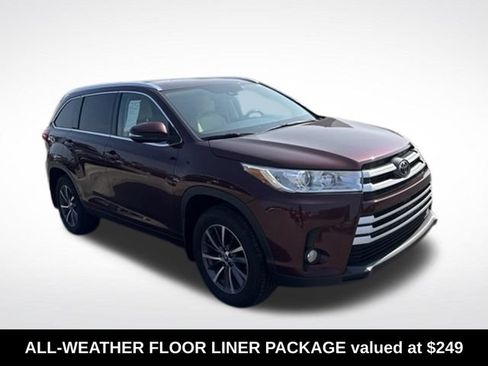 Used 2017 Toyota Highlander XLE AWD/4WD image 3