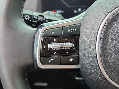 Used 2025 Kia Carnival SX Prestige FWD image 16