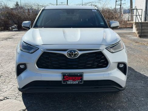 Used 2023 Toyota Highlander LE image 9
