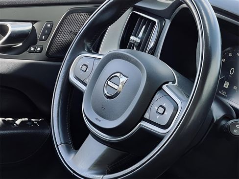Used 2019 Volvo XC60 T5 Momentum w/ Multimedia Package image 24