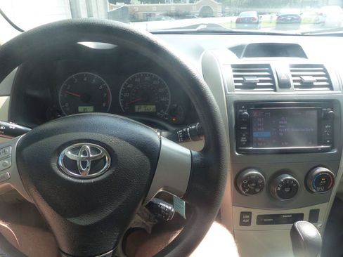 Used 2013 Toyota Corolla LE FWD image 20