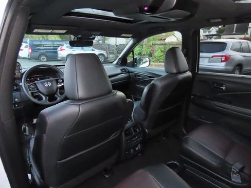 Certified 2022 Honda Pilot Black Edition image 16