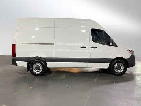 Used 2025 Mercedes-Benz Sprinter 2500 image 2