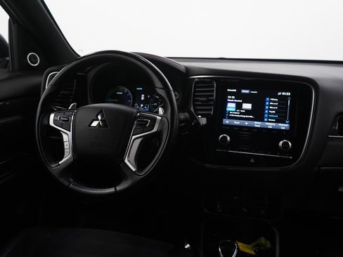 Used 2022 Mitsubishi Outlander LE image 13